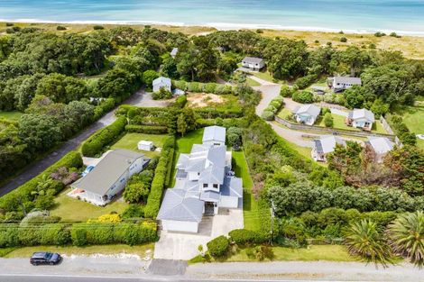 Photo of property in 689 Cove Road, Waipu, 0582