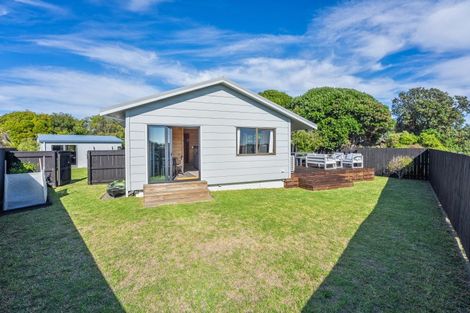 Photo of property in 65 Queens Road, Waikanae Beach, Waikanae, 5036