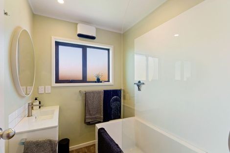 Photo of property in 65 Queens Road, Waikanae Beach, Waikanae, 5036