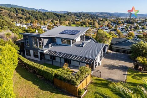 Photo of property in 22 Mount Marua Drive, Timberlea, Upper Hutt, 5018