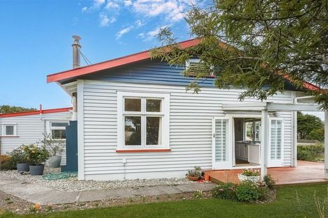 Photo of property in 10 Greenfield Street, Hector, 7822