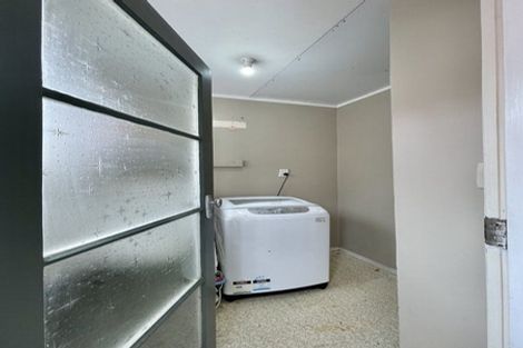 Photo of property in 1/146 Newlands Road, Newlands, Wellington, 6037