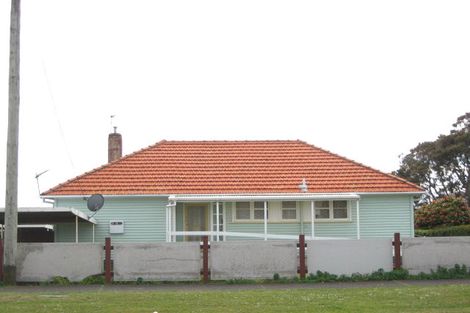 Photo of property in 68 Omata Road, Marfell, New Plymouth, 4310