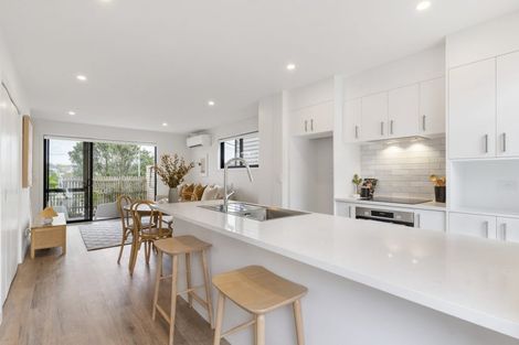 Photo of property in 4/35 Garadice Road, Rothesay Bay, Auckland, 0630