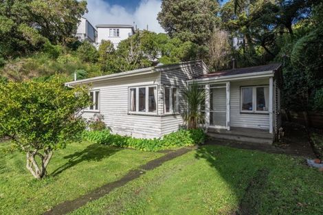 Photo of property in 2 Birdwood Street, Karori, Wellington, 6012