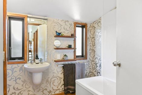 Photo of property in 12 Downing Street, Crofton Downs, Wellington, 6035