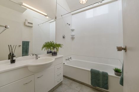 Photo of property in 5c Riversdale Drive, Merrilands, New Plymouth, 4312