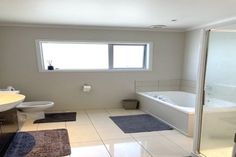 Photo of property in 40 Te Puia Drive, Aotea, Porirua, 5024