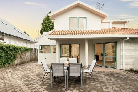 Photo of property in 5 Edgecumbe Way, Tauranga, 3110