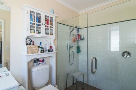 Photo of property in 139 Guildford Drive, Paraparaumu Beach, Paraparaumu, 5032