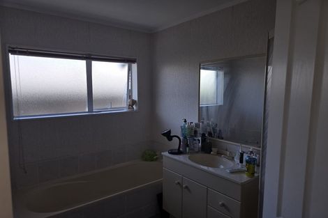Photo of property in 15 Picasso Drive, West Harbour, Auckland, 0618