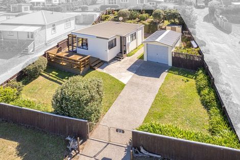 Photo of property in 22 Okiwa Terrace, Waiinu Beach, Wanganui, 4588