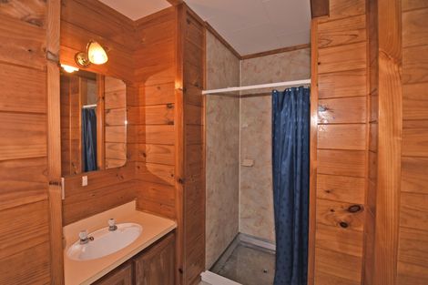 Photo of property in 103 Leigh Road, Leigh, 0985