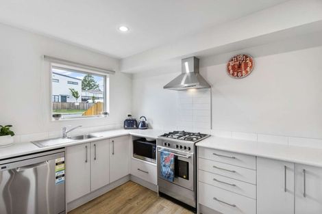 Photo of property in 63 Seymour Road, Sunnyvale, Auckland, 0612