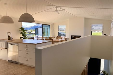 Photo of property in 13 Tuke Lane, Wanaka, 9305