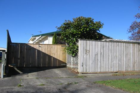 Photo of property in 19 Catlins Crescent, Milson, Palmerston North, 4414