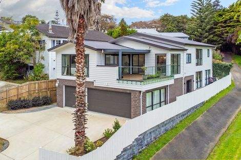 Photo of property in 7 Palmetto Place, Goodwood Heights, Auckland, 2105