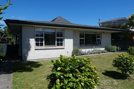 Photo of property in 25 Fairfield Avenue, Fairfield, Lower Hutt, 5011