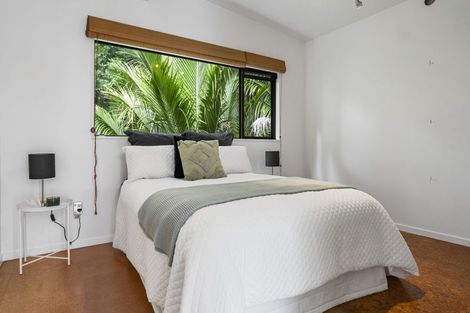 Photo of property in 40 Lone Kauri Road, Karekare, New Lynn, 0772