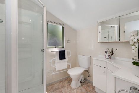 Photo of property in 11 William Bayes Place, Red Beach, 0932