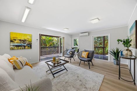 Photo of property in 26 Pickwick Parade, Mellons Bay, Auckland, 2014