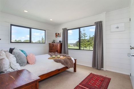 Photo of property in 3 Stella Drive, Clarks Beach, 2122