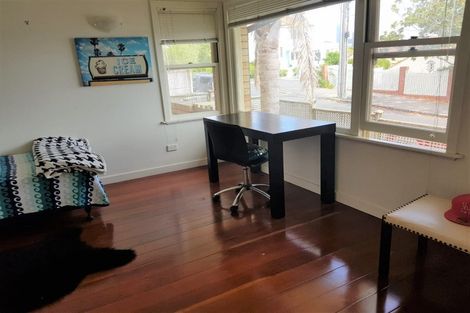 Photo of property in 85 Stanley Point Road, Stanley Point, Auckland, 0624