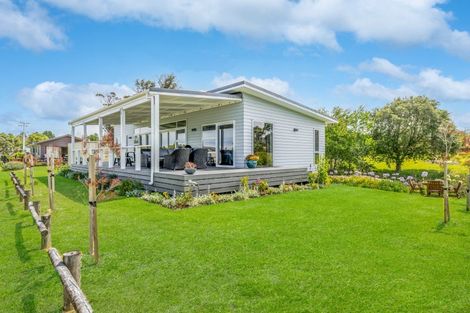 Photo of property in 4 Pinedale Crescent, Riversdale Beach, Masterton, 5872