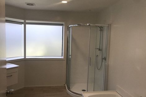 Photo of property in 1/19 Beach Road, Castor Bay, Auckland, 0620