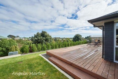 Photo of property in 140 Ruapehu Drive, Fitzherbert, Palmerston North, 4410