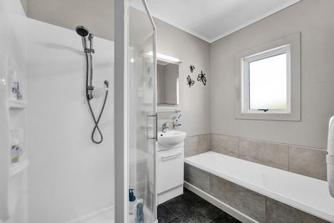 Photo of property in 138 Govett Avenue, Frankleigh Park, New Plymouth, 4310