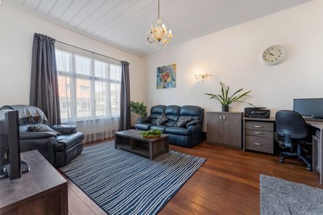 Photo of property in 228 Devon Street West, New Plymouth, 4310