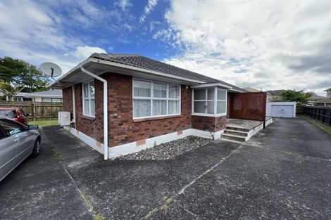 Photo of property in 1/116 Te Atatu Road, Te Atatu South, Auckland, 0610
