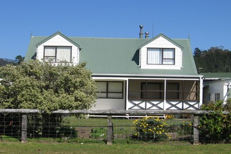 Photo of property in 8 Banks Street, Cooks Beach, Whitianga, 3591