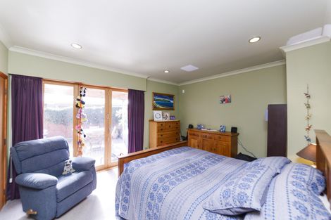 Photo of property in 38 Winston Avenue, Hokowhitu, Palmerston North, 4410