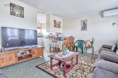 Photo of property in 2/75 Sabulite Road, Kelston, Auckland, 0602