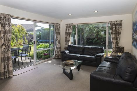Photo of property in 16 Huntingdon Place, Avonhead, Christchurch, 8042