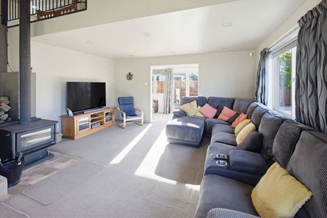 Photo of property in 8 Westoe Street, Waikaia, 9778