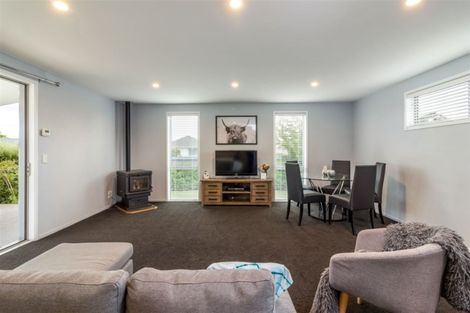 Photo of property in 17 Royal Park Drive, Parklands, Christchurch, 8083