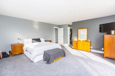 Photo of property in 50 Mount Marua Way, Timberlea, Upper Hutt, 5018