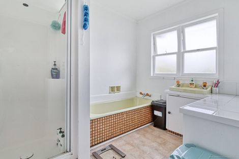 Photo of property in 22 Kingdale Road, Henderson, Auckland, 0610