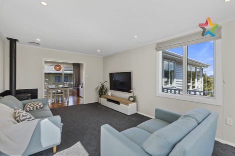 Photo of property in 18 Kaitangata Crescent, Kelson, Lower Hutt, 5010