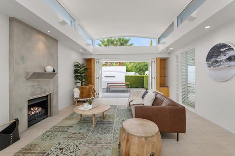 Photo of property in 135 Main Road, Redcliffs, Christchurch, 8081