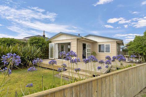 Photo of property in 2 Karaka Street, Otaki Beach, Otaki, 5512