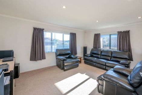 Photo of property in 4 Barry Curtis Place, Levin, 5510