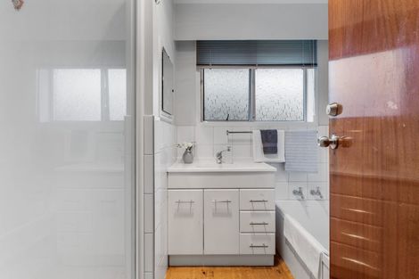 Photo of property in 2/4 Larne Avenue, Pakuranga Heights, Auckland, 2010