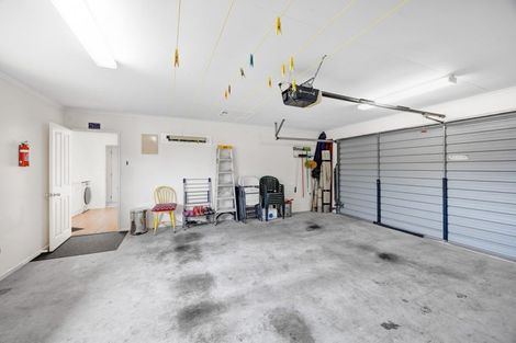 Photo of property in 10 Taylor Place, Merrilands, New Plymouth, 4312