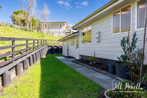 Photo of property in 10 View Street, Maungaturoto, 0520