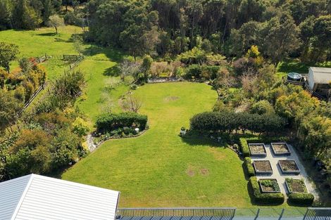 Photo of property in 136 Pinchgut Road, Kaukapakapa, 0873