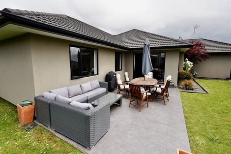 Photo of property in 32 Rosalie Terrace, Kelvin Grove, Palmerston North, 4414